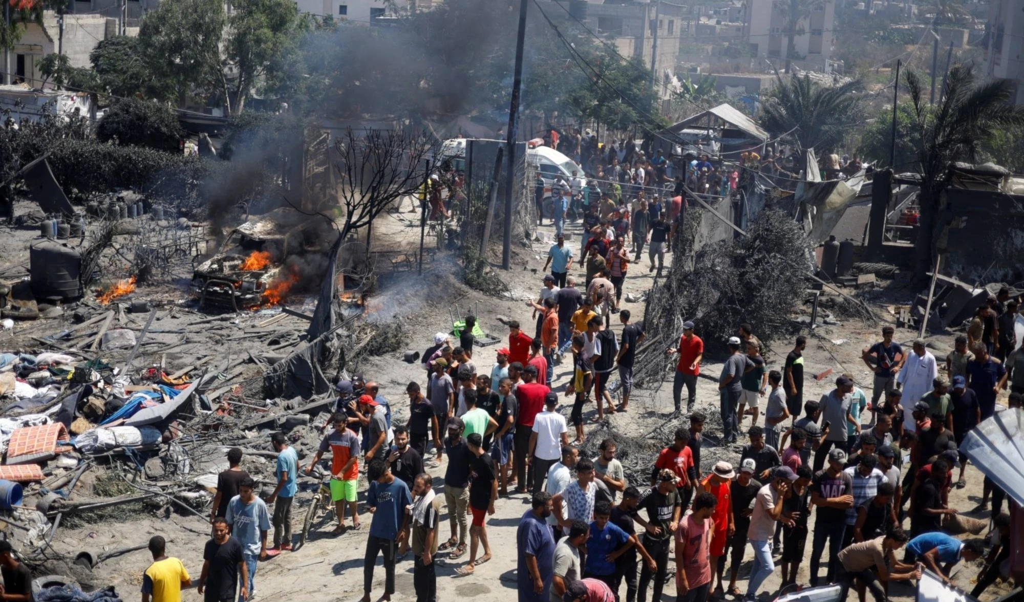 Escena desde arriba tras el ataque israelí contra Khan Yunis, donde "Israel" alegó asesinar al comandante Mohammad al Deif. Foto: Reuters