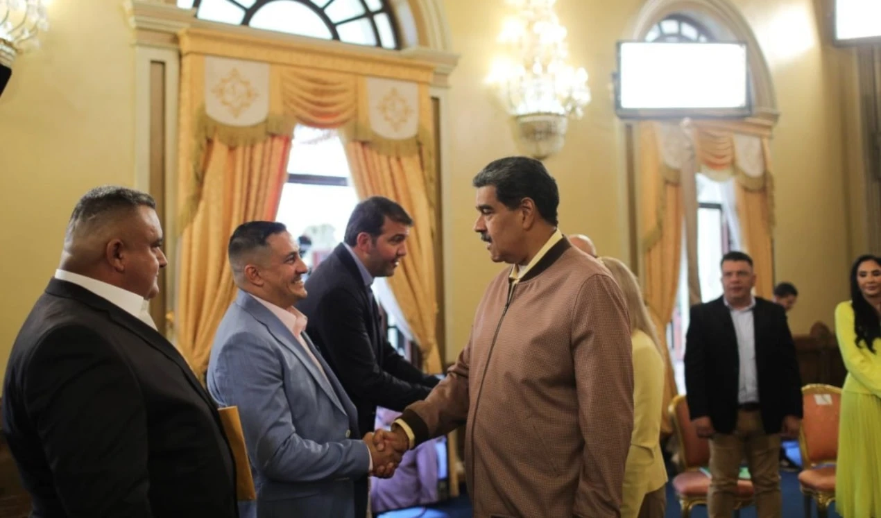 Presidente de Venezuela dialoga con opositores independientes