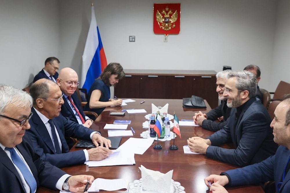 El encargado de negocios de la Cancillería iraní, Ali Bagheri Kani, y el l ministro de Relaciones Exteriores ruso, Serguei Lavrov, al margen de las reuniones del Consejo de Seguridad de la ONU en Nueva York. Foto: Tomada de las redes sociales.