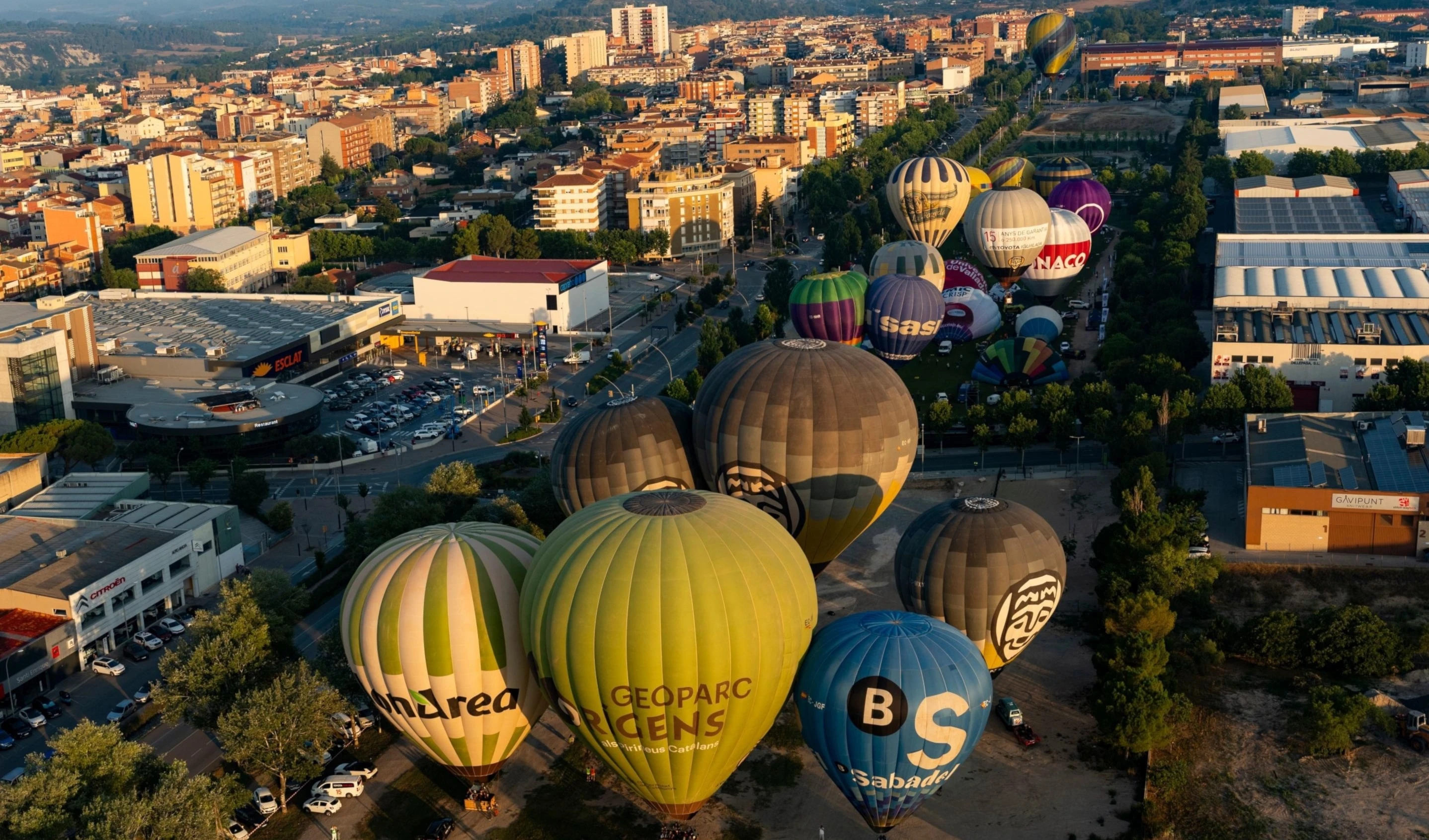 Cientos de globos llenan los cielos en el Festival Europeo. Foto: AFP.