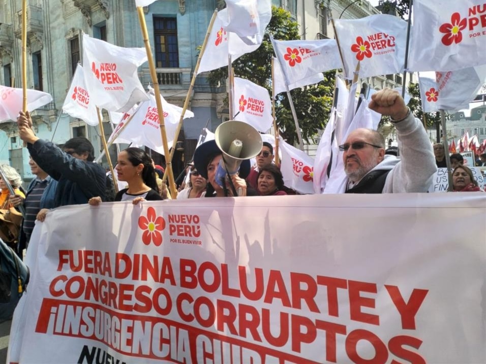 Perú vivió una jornada de protestas contra su gobierno y parlamento