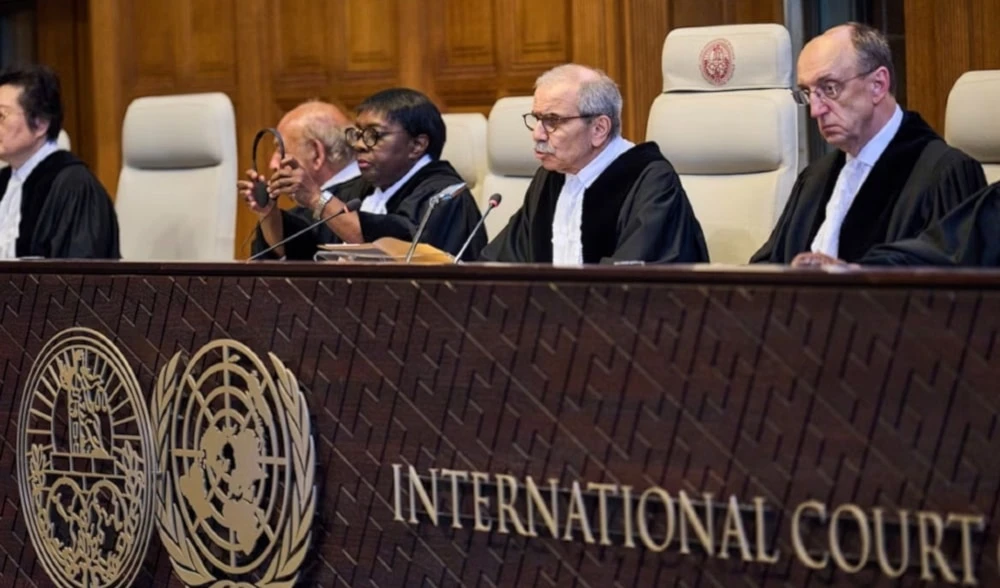 El jefe de la CIJ, Nawaf Salam, emitió la opinión consultiva en La Haya (Foto: AFP)