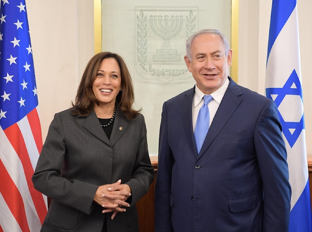 El primer ministro de la ocupación israelí, Benjamín Netanyahu, recibe a la vicepresidenta estadounidense, Kamala Harris, en su oficina en la Jerusalén ocupada. 