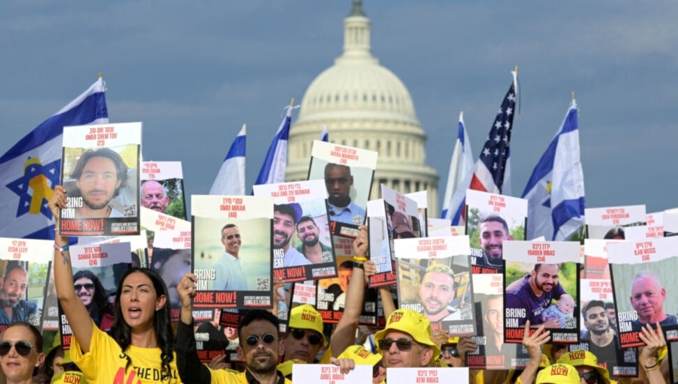 Familiares de los rehenes israelíes reunidos antes del discurso del primer ministro israelí, Benjamin Netanyahu, en una reunión conjunta del Congreso de Estados Unidos. (Foto: Reuters)