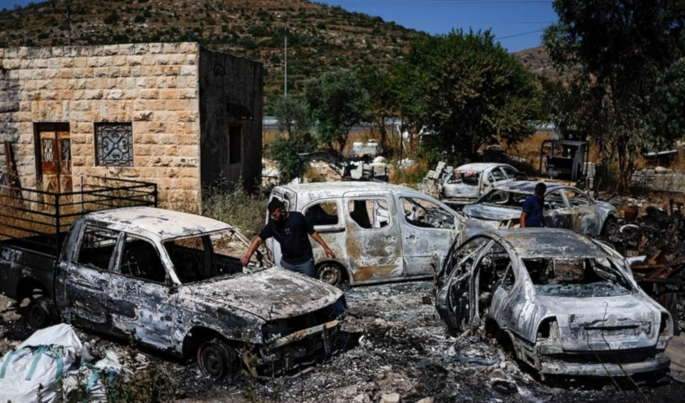 Coches y propiedades de palestinos dañados por colonos israelíes durante sus ataques contra Cisjordania. Coches y propiedades de palestinos dañados por colonos israelíes durante sus ataques contra Cisjordania.