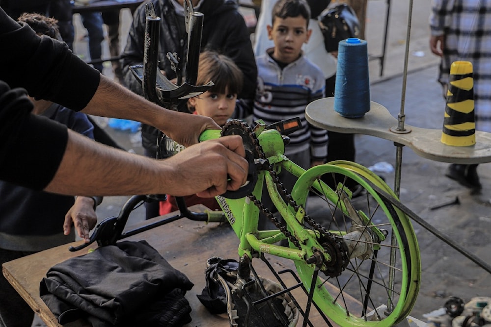 Con hornos de barro y bicicletas: ¿Cómo resistir a la destrucción?