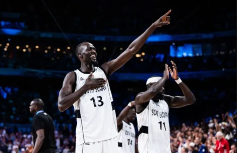 Sudán del Sur celebra triunfo histórico en baloncesto olímpico.