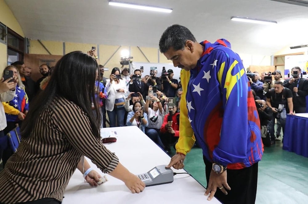 Nicolás Maduro ejerció su derecho al voto en uno de los colegios instalados en Caracas. 