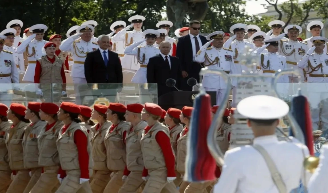 Rusia celebró los 328 años de su Armada, lista ante cualquier amenaza