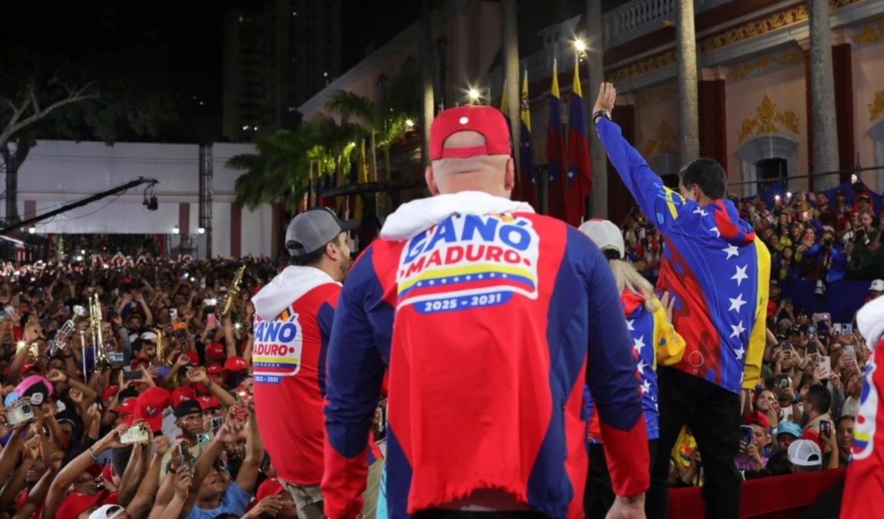 Nicolás Maduro irá por un tercer mandato al frente de la Revolución Bolivariana. Nicolás Maduro irá por un tercer mandato al frente de la Revolución Bolivariana.