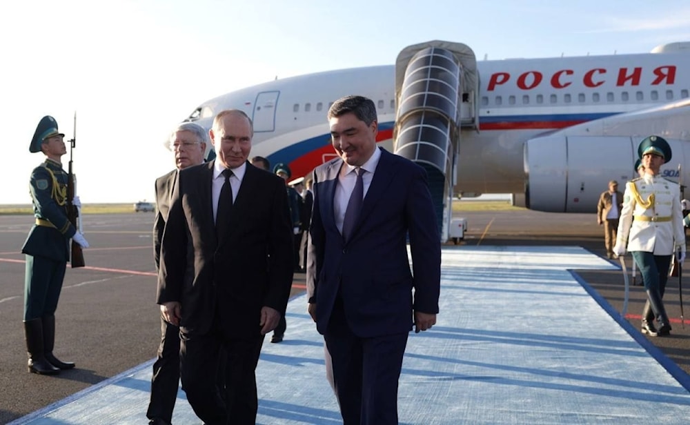 Momento de la llegada del presidente ruso, Vladimir Putin, a Kazajistán.