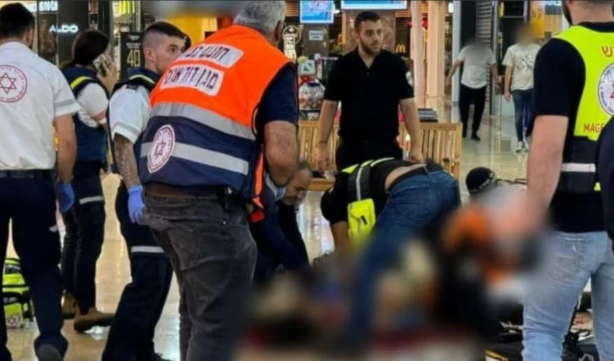 Soldados israelíes heridos con armas blanca fueron trasladados al sur de la Alta Galilea. Soldados israelíes heridos con armas blanca fueron trasladados al sur de la Alta Galilea.