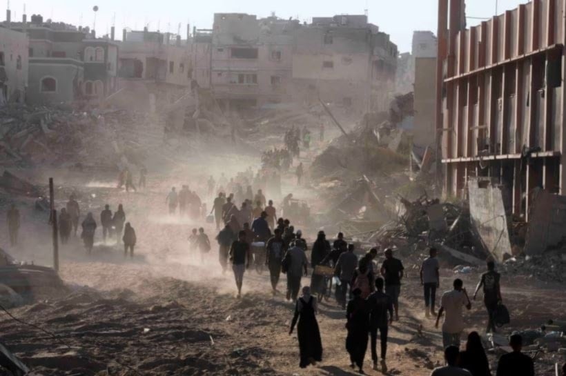 Palestinos regresan a la zona este de Khan Yunis. 30 de julio 2024 (Foto: Reuters)