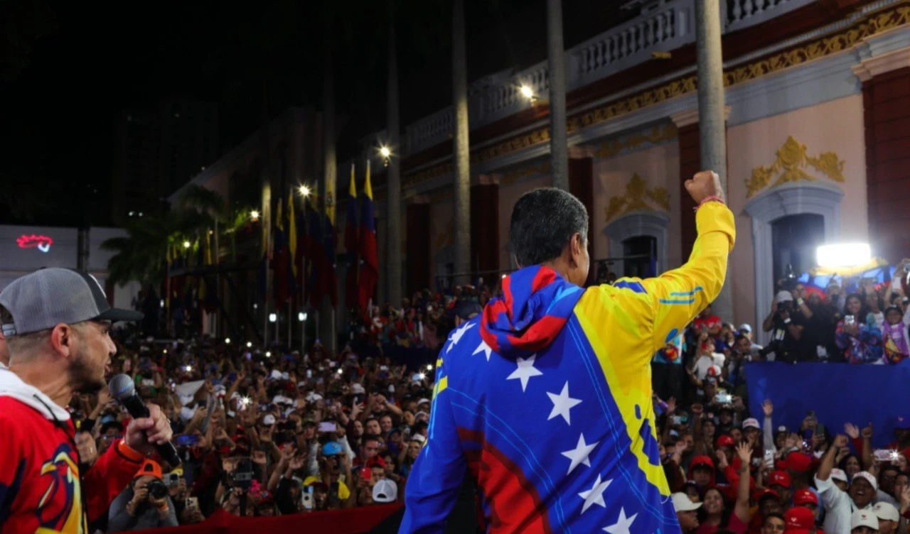 El pueblo junto a Maduro en defensa de la soberanía e independencia de Venezuela.