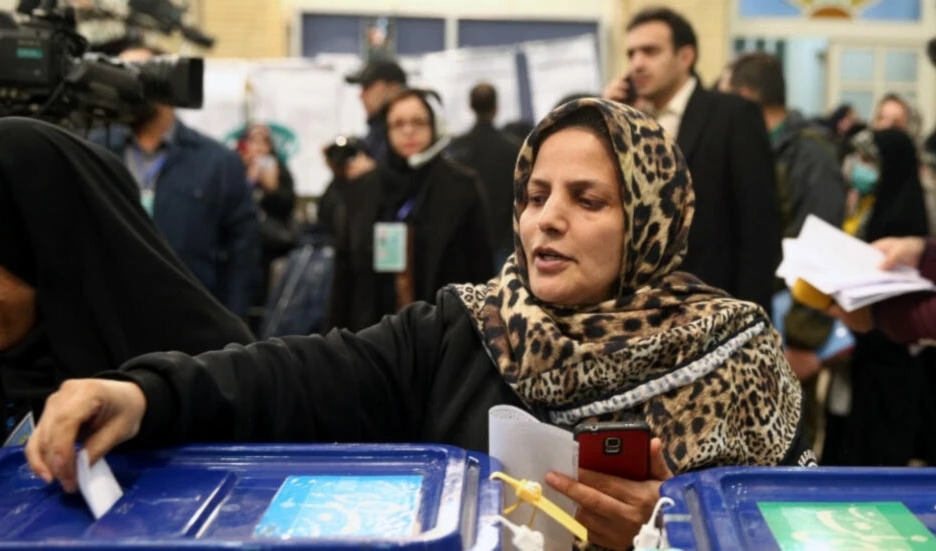 Los iraníes deciden ente los candidatos presidenciales, Saeed Jalili por el sector conservador y Masoud Pezeshkian por el reformista. Los iraníes deciden ente los candidatos presidenciales, Saeed Jalili por el sector conservador y Masoud Pezeshkian por el reformista.