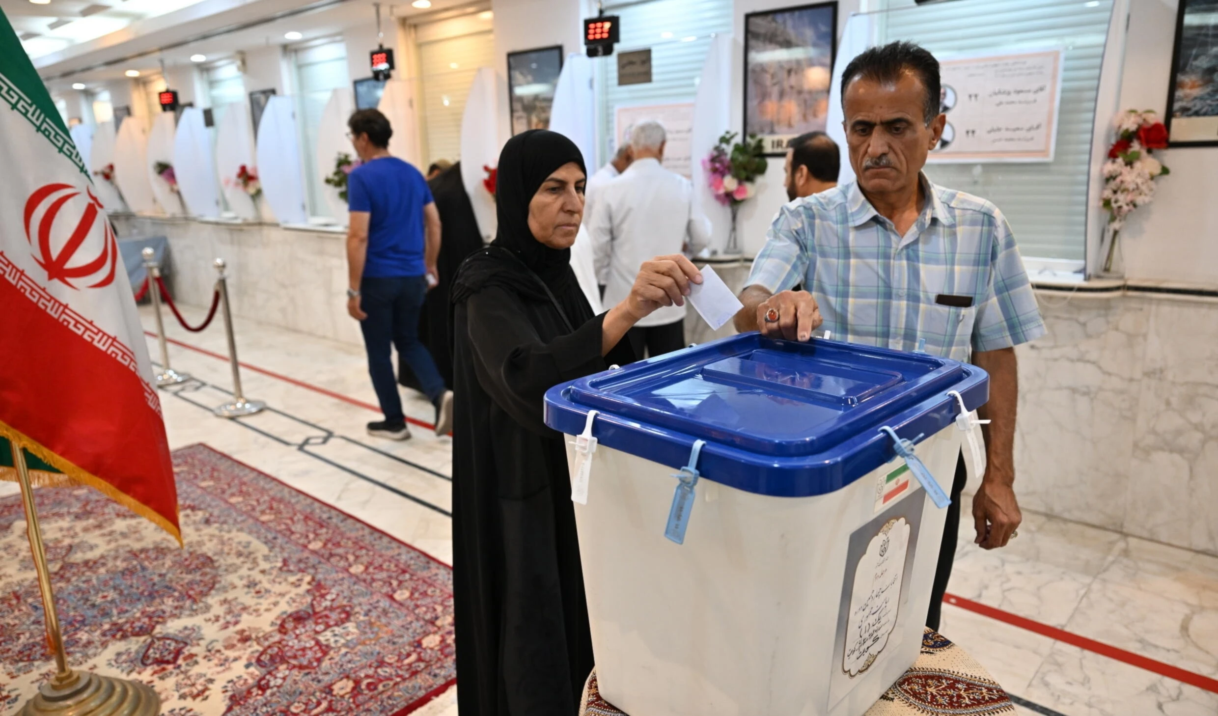 Más de 60 millones de votantes están convocados a decidir por el decimocuarto presidente de la República Islámica de Irán. Más de 60 millones de votantes están convocados a decidir por el decimocuarto presidente de la República Islámica de Irán.