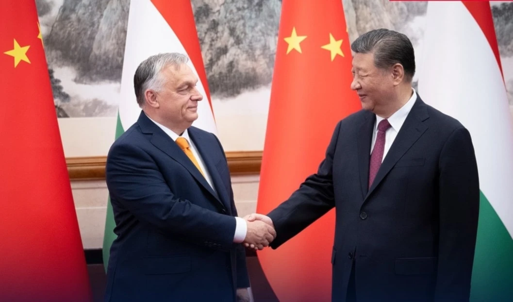 Encuentro entre el primer ministro de Hungría,  Viktor Orbán, y el presidente de China, Xi Jinping.