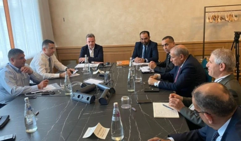 Reunión entre empresarios de Argelia y Estados Unidos celebrada en la ciudad italiana de Milán.