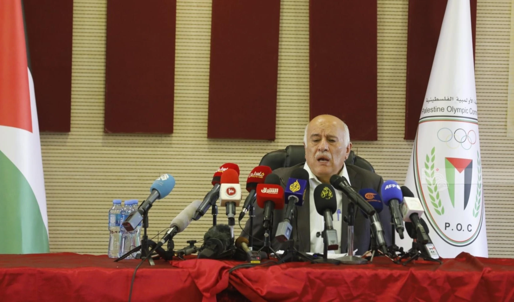 Fuerzas isralíes arrestan y citan a dirigente deportivo palestino.