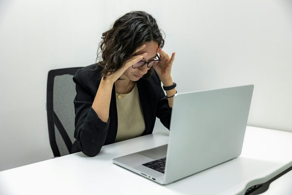 Revelan vínculo entre estrés laboral y riesgo de fibrilación auricular