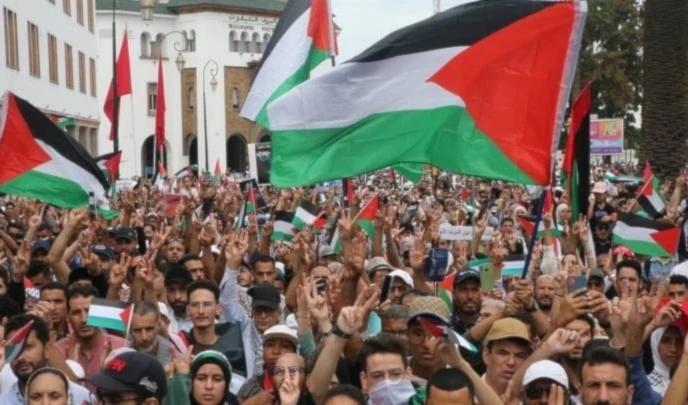 Protesta multitudinaria en Rabat, la capital marroqui, en apoyo a Gaza. Protesta multitudinaria en Rabat, la capital marroqui, en apoyo a Gaza.