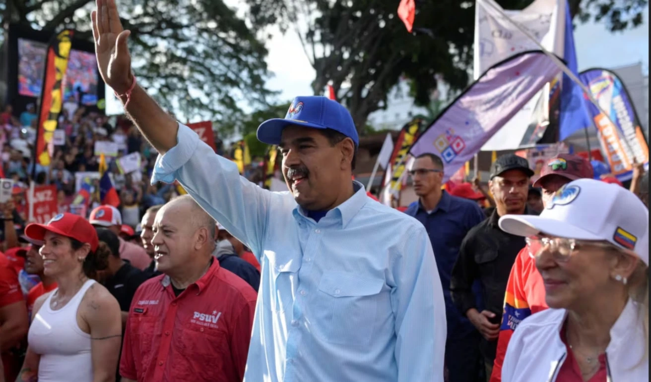 Nicolás Maduro denuncia planes de fuga del opositor Edmungo González en un acto en el Palacio de Miraflores. (foto Reuters)