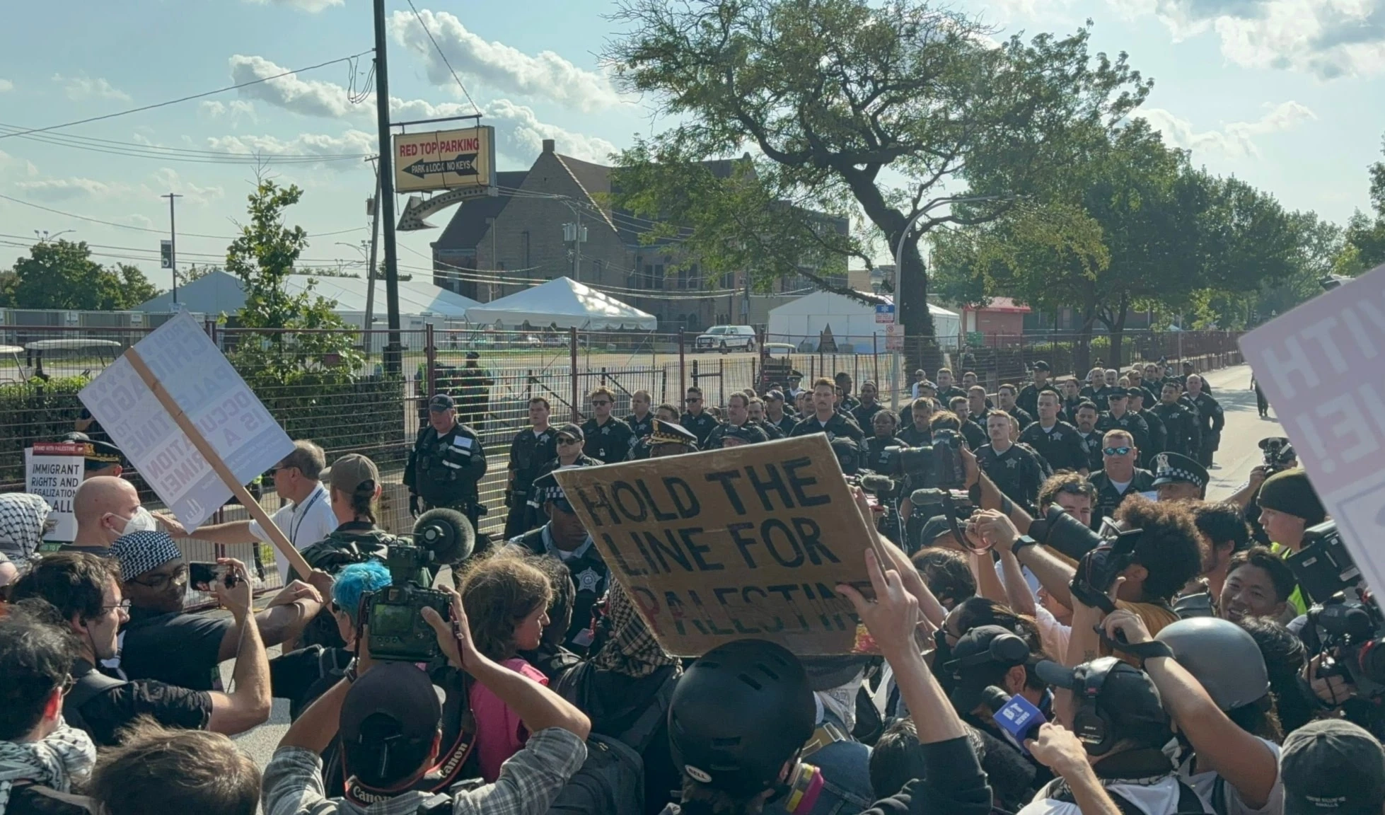 Manifestantes exigen cese al fuego en la Franja de Gaza durante protestas en Chicago