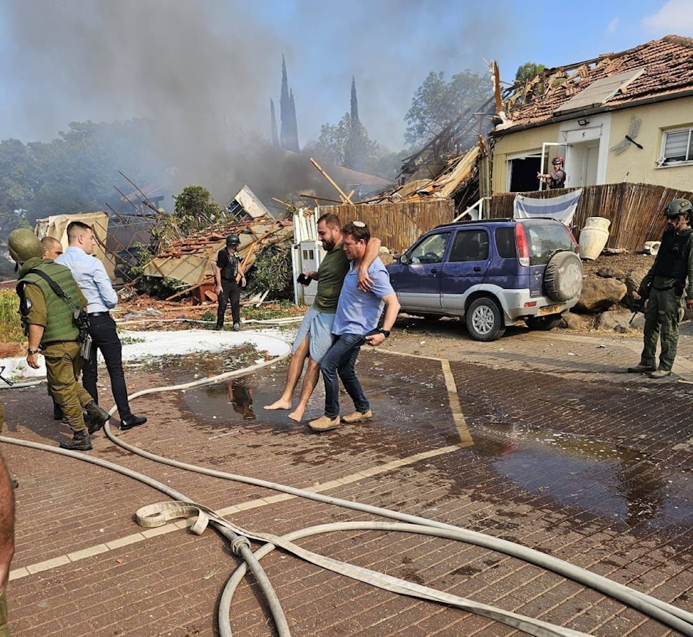 Daños e incendios en edificios en la localidad de Katzrin, como consecuencia del lanzamiento de más de 60 cohetes desde el Líbano hacia el Golán sirio ocupado.