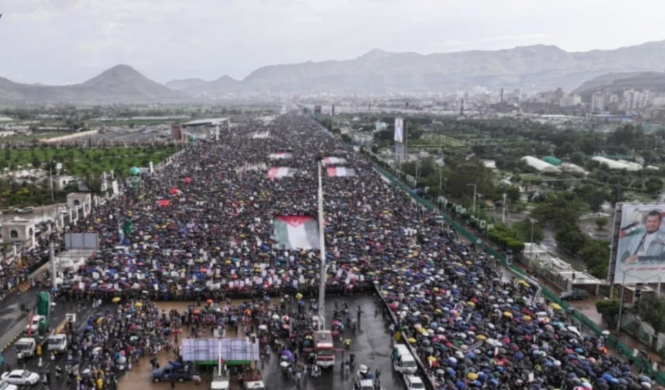 Multitudes en Saná durante la manifestación en apoyo al pueblo palestino. Multitudes en Saná durante la manifestación en apoyo al pueblo palestino.