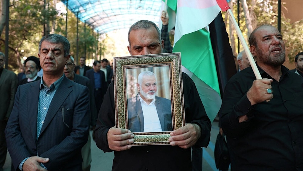 Foto del mártir Ismail Haniyeh durante su funeral en Teherán. 1 de agosto 2024 (Agencias)