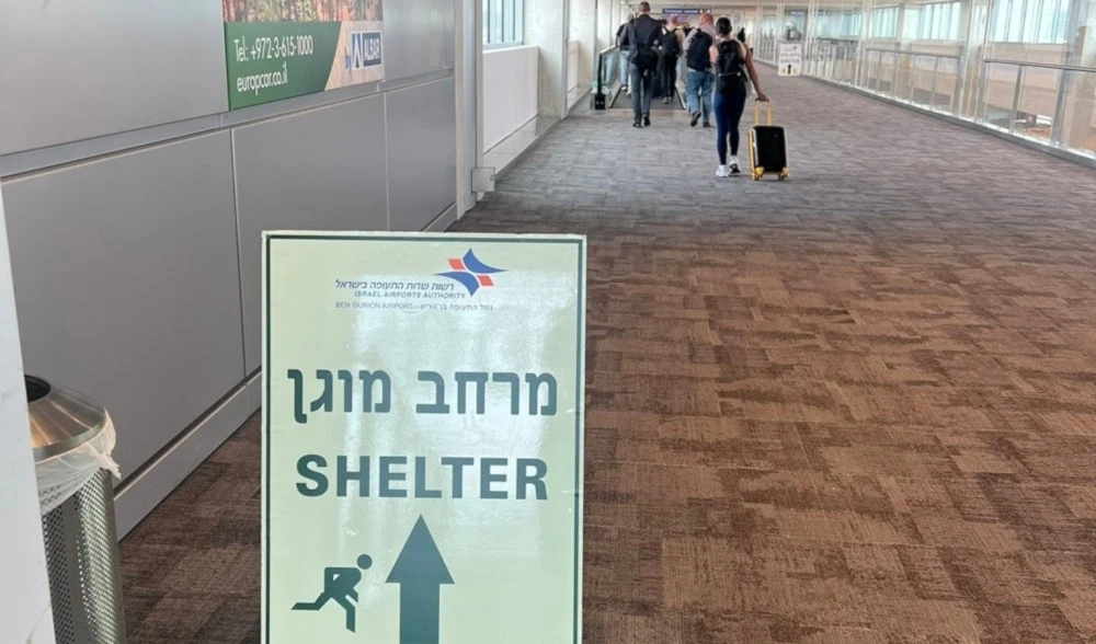 Señales indican camino a seguir hacia los refugios en el aeropuerto Ben Gurion de "Israel" (Redes Sociales) Señales indican camino a seguir hacia los refugios en el aeropuerto Ben Gurion de "Israel" (Redes Sociales)