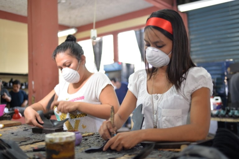 Mujeres en El Salvador en desventaja en un escenario machista