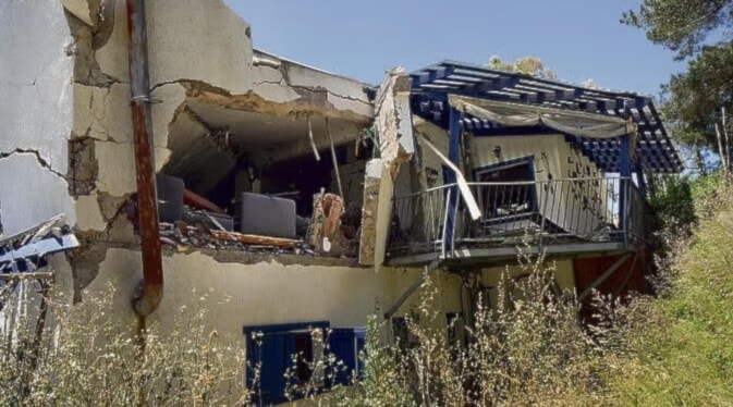 Edificio destruido en el asentamiento Al Manara (Foto medios israelíes).