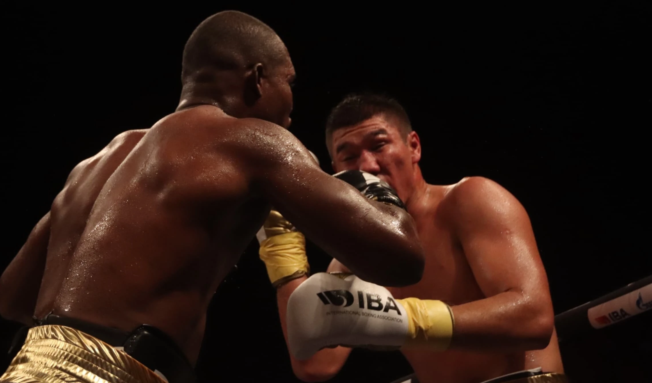 Boxeo de Cuba domina en Noche de Campeones de IBA.
