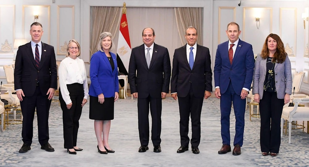 El presidente de Egipto recibe a una delegación del Congreso de Estados Unidos encabezada por la senadora Joni Ernst.