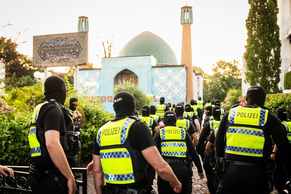 Policía alemana irrumpe en la mezquita Azul de Hamburgo.