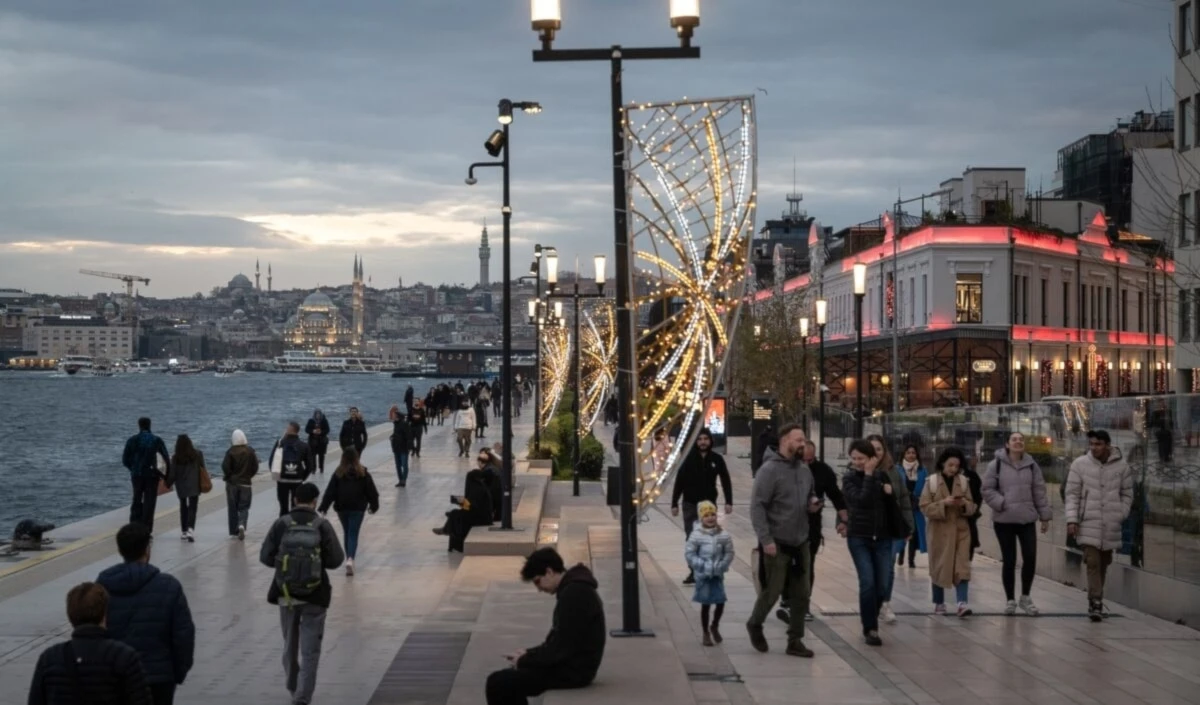 Turquía pretende asegurar fondos de Emiratos Árabes Unidos para construir una línea ferroviaria a través del estrecho del Bósforo en Estambul y así conectar Europa con Medio Oriente.