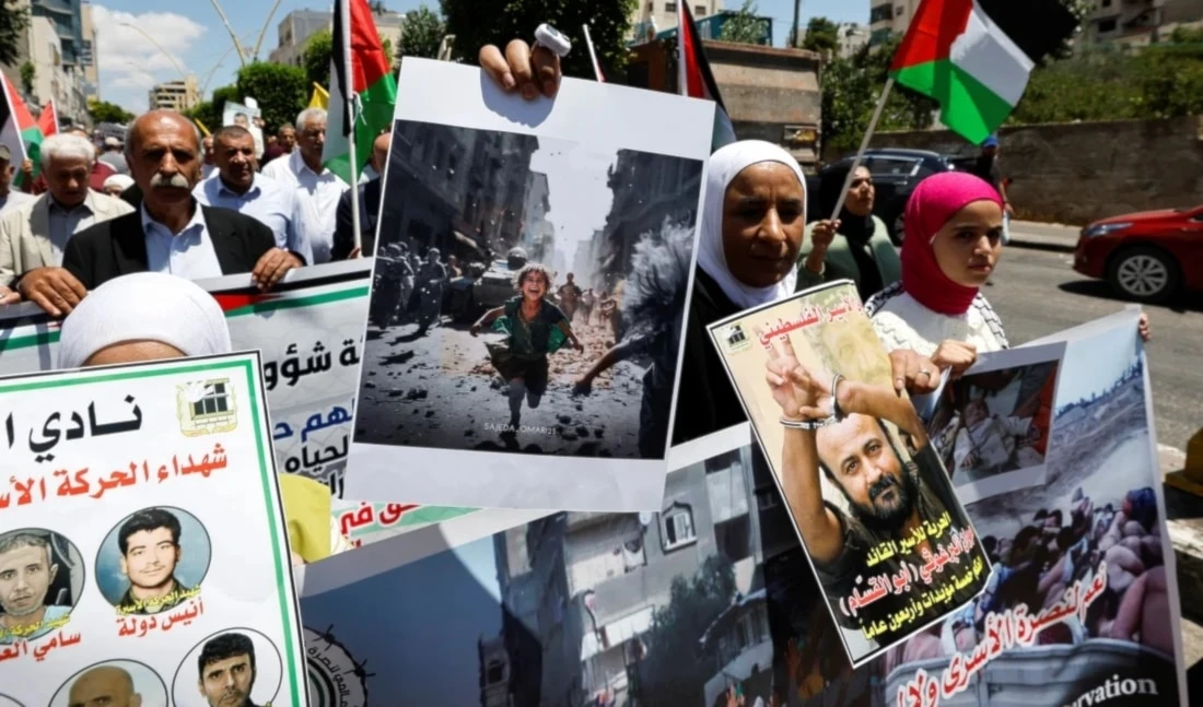 Palestinos exigen liberación de familiares detenidos en cárceles israelíes.