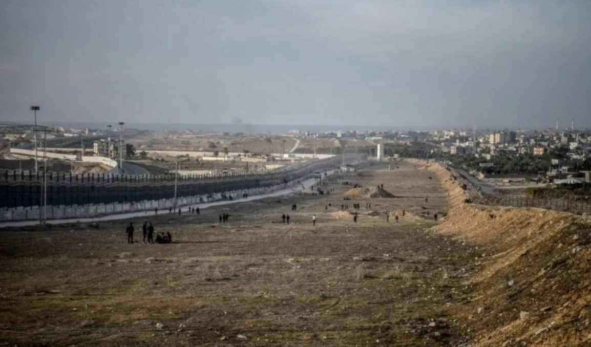 El Corredor de Filadelfia está ubicado a lo largo de los 14 kilómetros de frontera entre Gaza y Egipto. El Corredor de Filadelfia está ubicado a lo largo de los 14 kilómetros de frontera entre Gaza y Egipto.