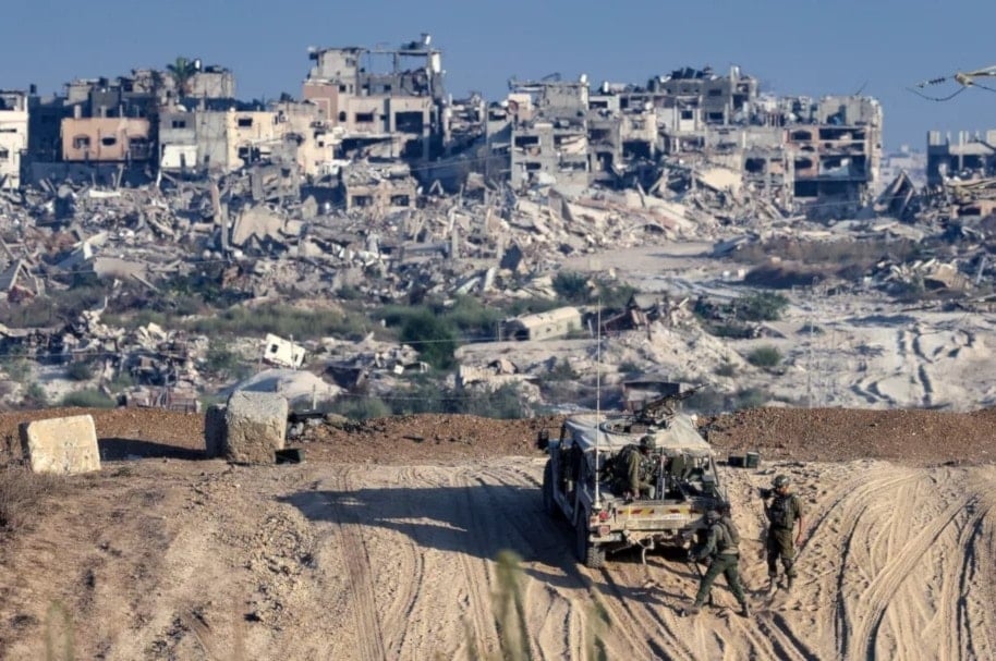 Soldados israelíes vigilan la Franja de Gaza. 29 de agosto de 2024 (Foto: AFP)