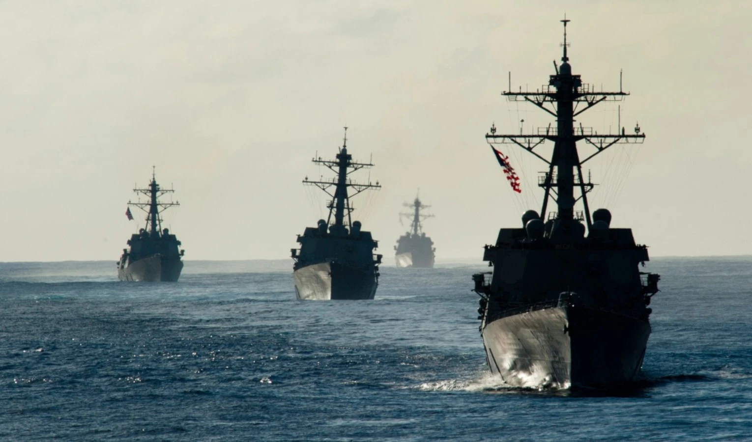 Estados Unidos despliega buques hacia el Medio Oriente.