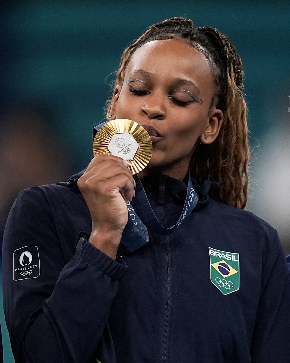 Oro en suelo y Rebeca Andrade es máxima medallista olímpica de Brasil.