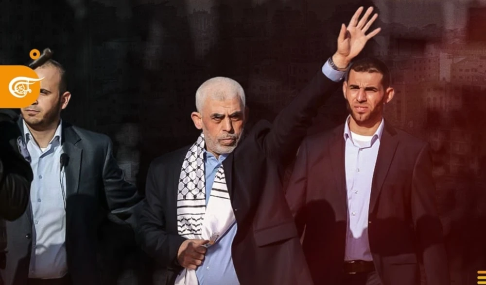 Al centro, el nuevo jefe del Buró Político de Hamas, Yahya Sinwar.