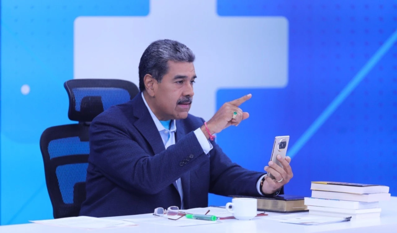 En Venezuela gana la paz por medio de su Constitución Nacional y sus poderosas instituciones, aseguró Nicolás Maduro durante la emisión 53 del programa.