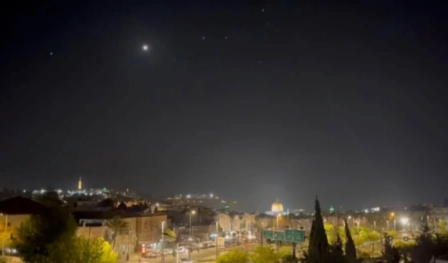 Misiles lanzados desde Irán sobre el espacio aéreo de la Palestina ocupada Misiles lanzados desde Irán sobre el espacio aéreo de la Palestina ocupada