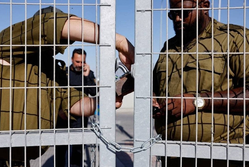 Soldados israelíes en la prisión Sedi Taiman, en el desierto de Negev. (Foto: Reuters)