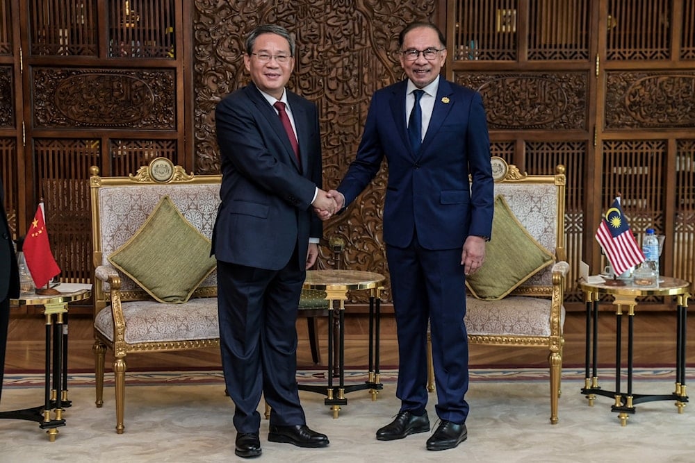 El primer ministro de China, Li Qiang, sostiene encuentro con su homólogo de Malasia, Anwar Ibrahim, en Putrajaya, el 19 de junio de 2024.