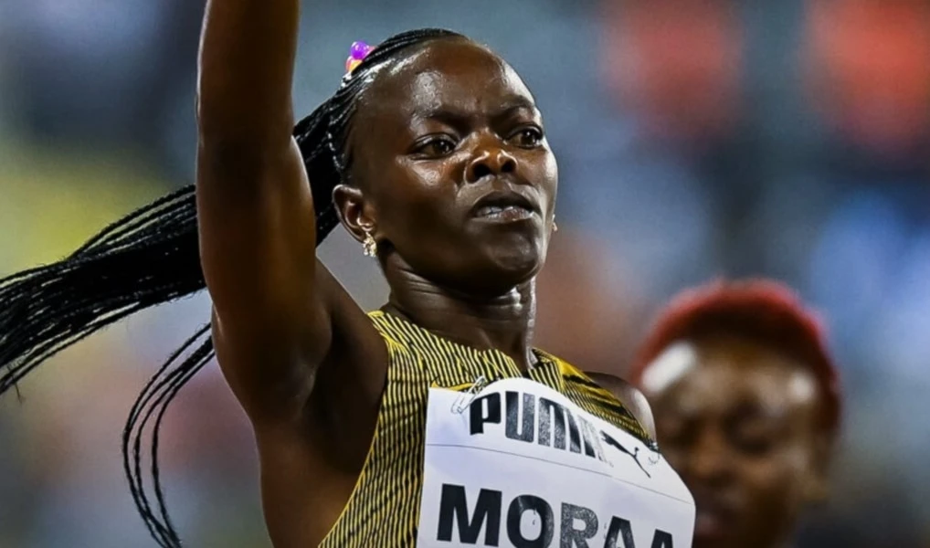 Keniana Moraa registra récord mundial de 600 metros.
