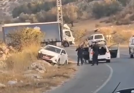 Lugar donde fue tiroteado el vehículo policial israelí.