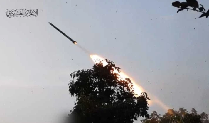 Brigadas Al-Qassam bombardean Khirbet Ma'ar desde Líbano